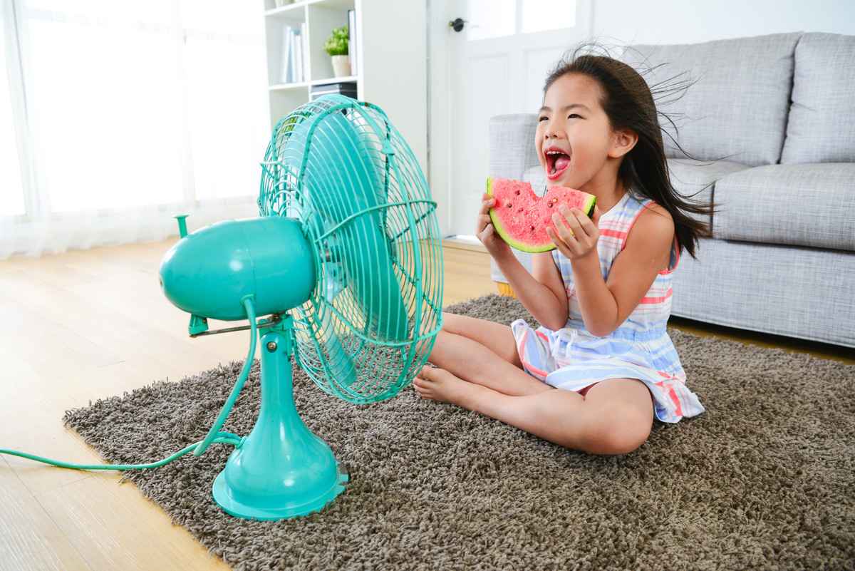 keeping bedroom cool in summer